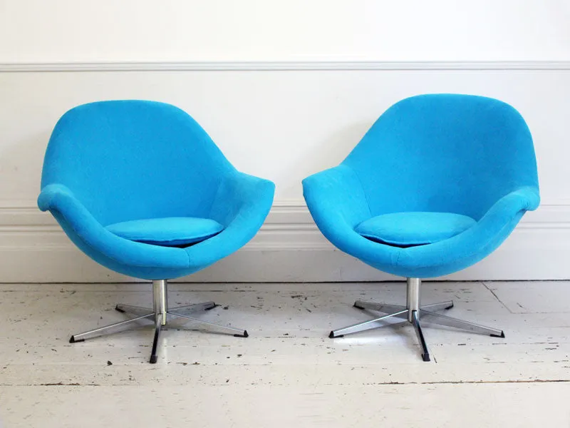 A Pair of 1960's Egg Pod Chairs with Chrome Swivel Base