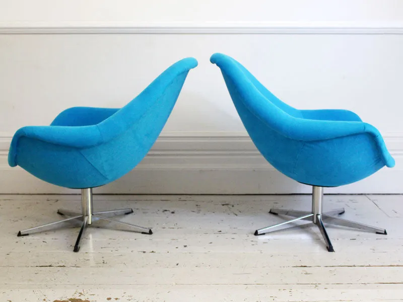 A Pair of 1960's Egg Pod Chairs with Chrome Swivel Base