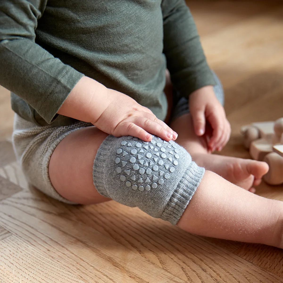 Baby anti-slip knee pad with grip for crawling - Grey Melange