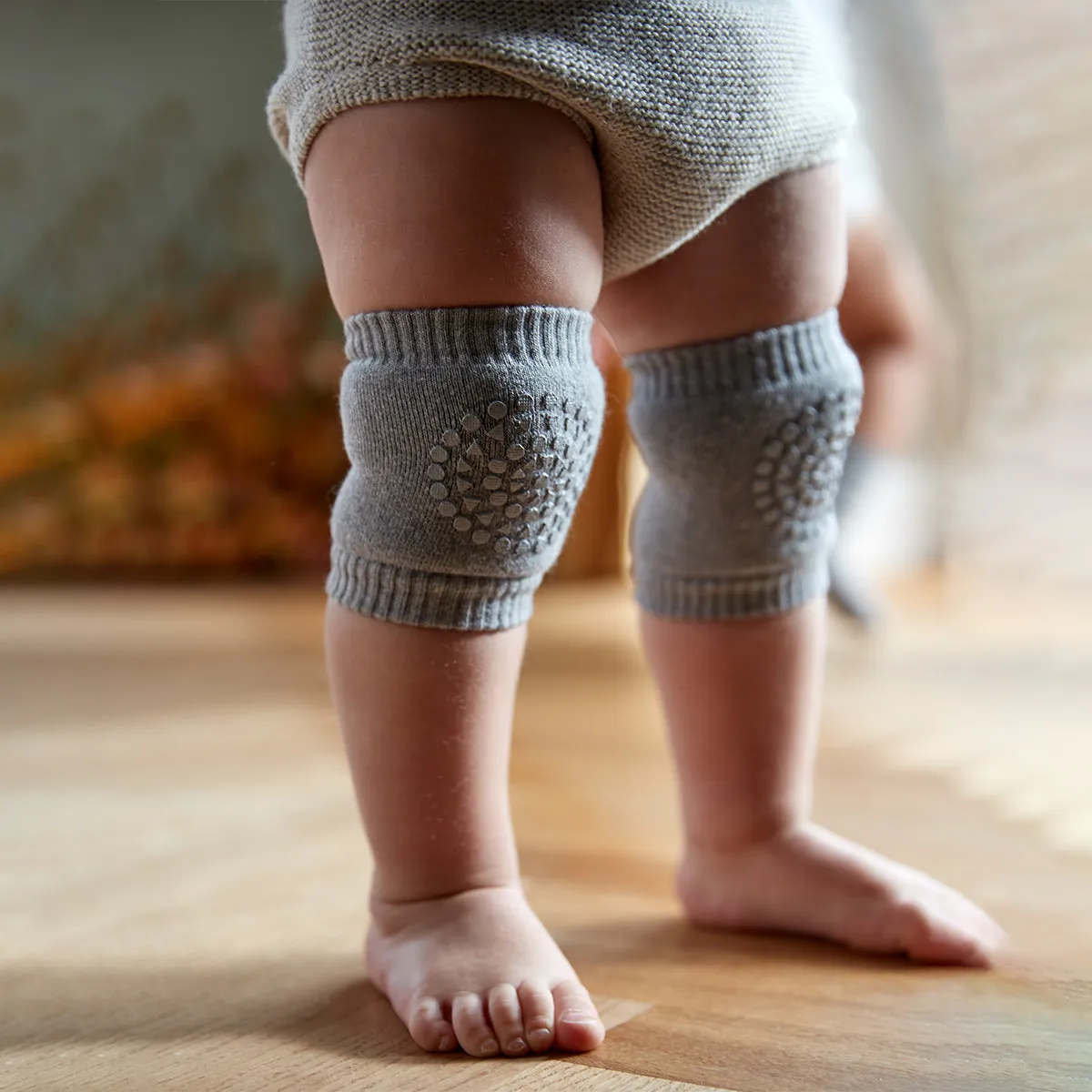 Baby anti-slip knee pad with grip for crawling - Grey Melange