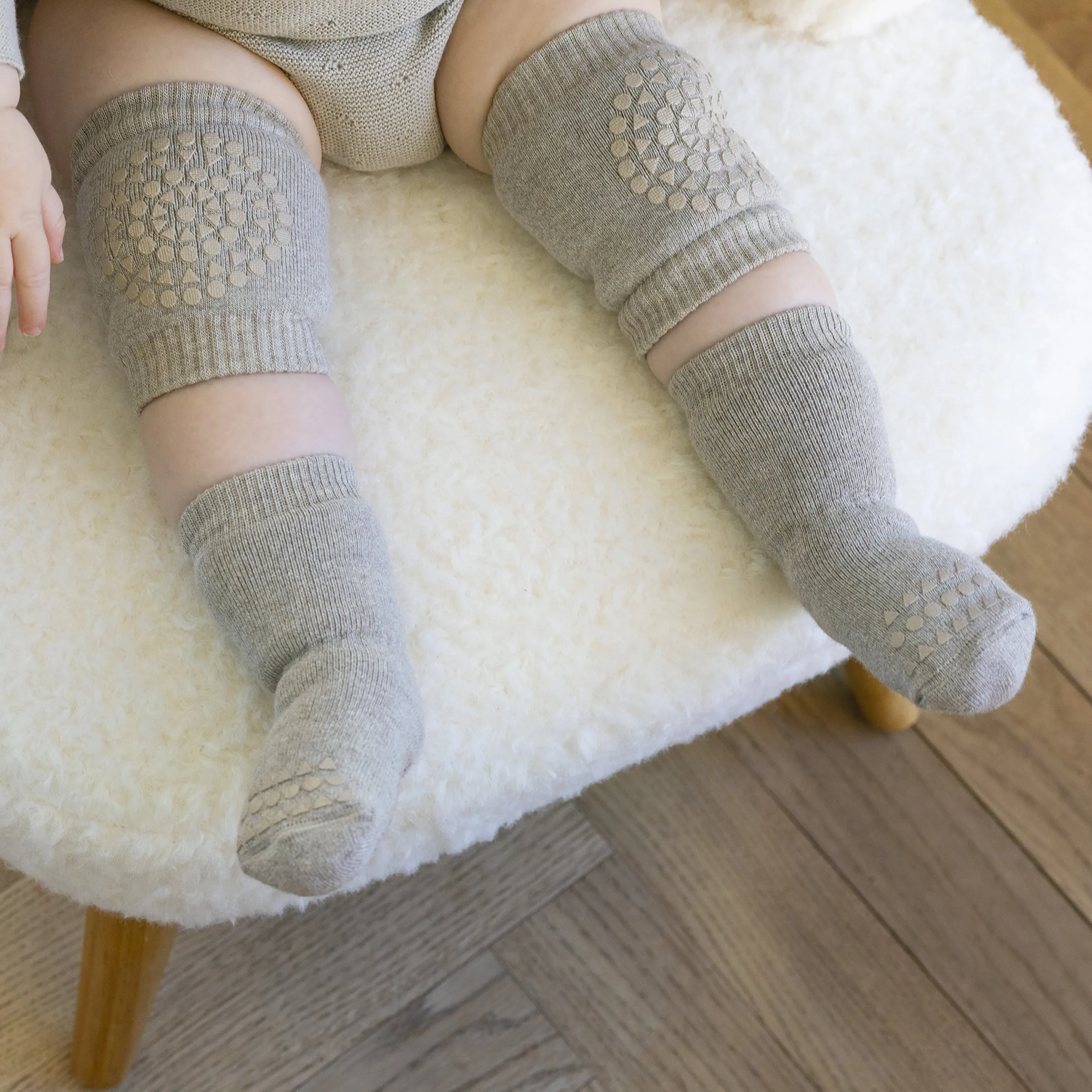 Baby anti-slip knee pad with grip for crawling - Sand